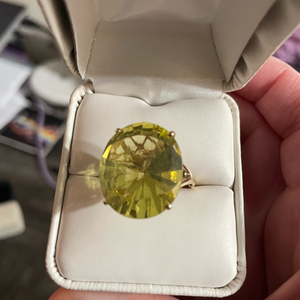 Peridot cocktail ring in 10k white gold